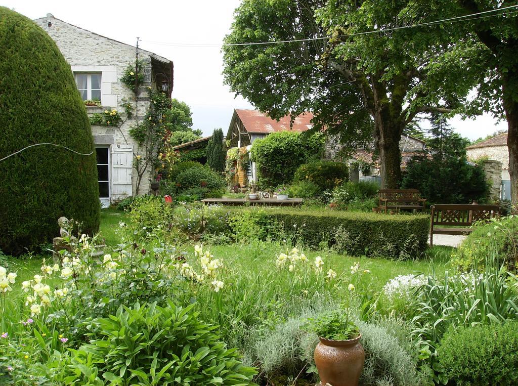 Bed and Breakfast A L'Antan - La Ferme D'Octave Saint-Hilaire-de-Villefranche Esterno foto