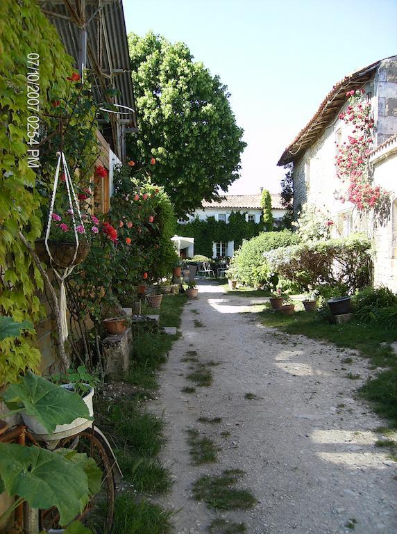 Bed and Breakfast A L'Antan - La Ferme D'Octave Saint-Hilaire-de-Villefranche Esterno foto
